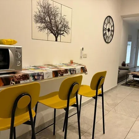 Lägenhet Chic 2-br Loft W And Yard Pietà