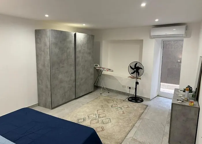 Chic 2-br Loft W And Yard Lägenhet