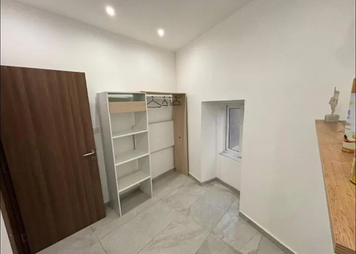 Chic 2-br Loft W And Yard