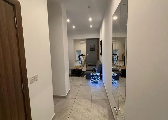 Lägenhet Chic 2-br Loft W And Yard Pietà