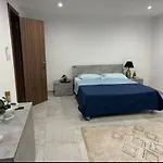 Chic 2-br Loft W And Yard Pietà