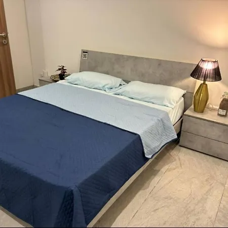 Chic 2-br Loft W And Yard Pietà